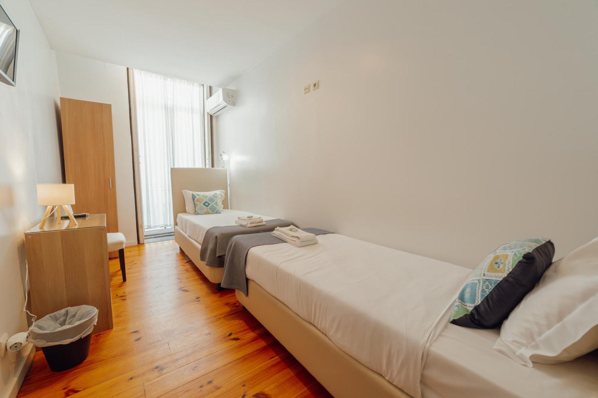 Twin Room,1717027459:JPEG